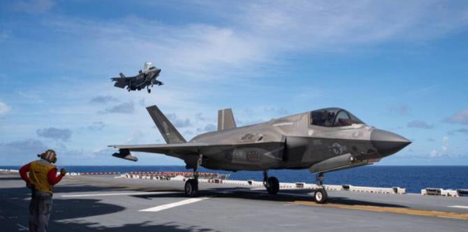 美国号两栖舰携F35B出现，台媒一片欢呼：是去对付山东舰的！

隶属于第七舰队的