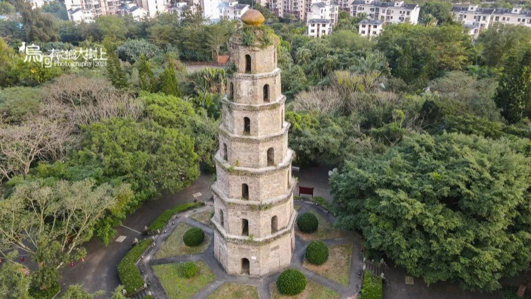 见龙塔：依照易经八卦设计，本是定安县的风水塔