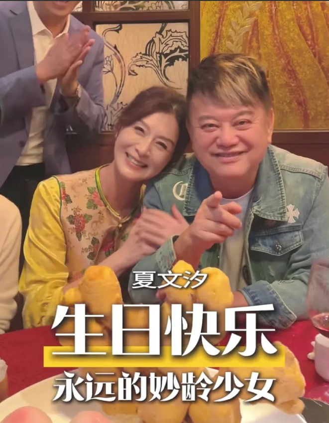 这一幕真得很温情，老友们给夏文汐过生日，夏文汐许愿时，陈百祥叫她不要许愿嫁给他，