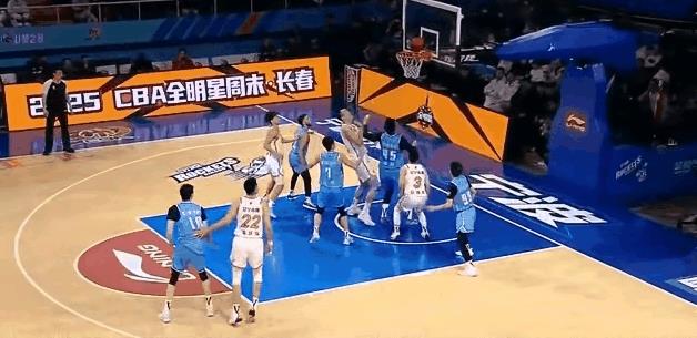 韩德君急眼了！辽宁男篮客战宁波男篮，对方罚球39个，比辽宁男篮多了13个，空气犯