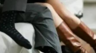 湖北，一女子出轨被捉，随即与丈夫离婚，孩子跟了父亲，女子需每月支付4000元抚养