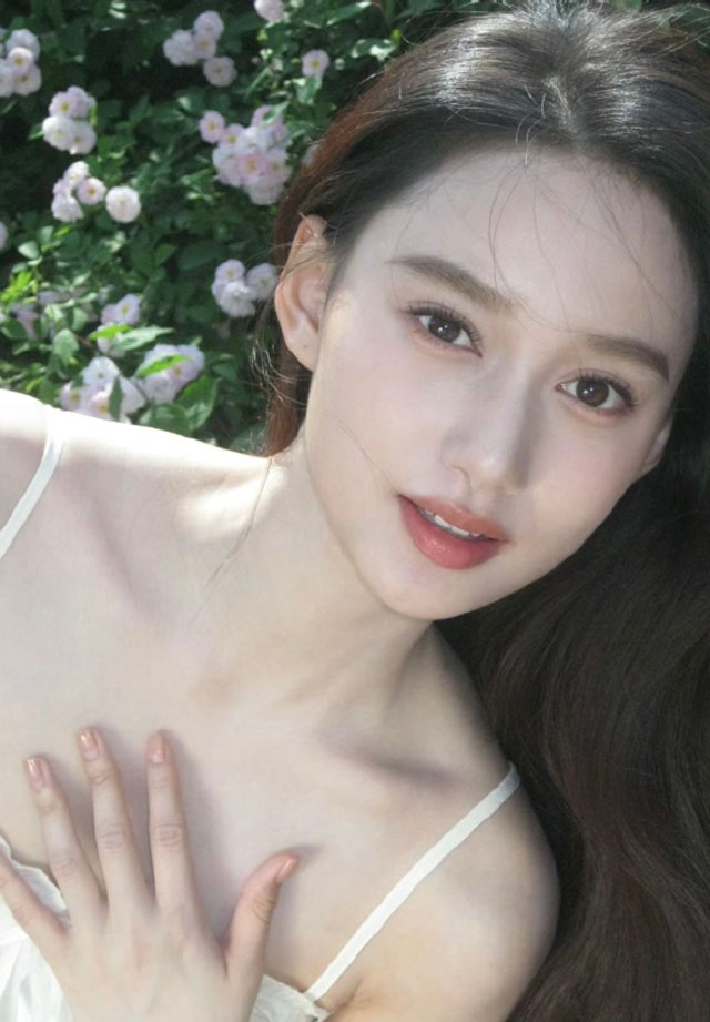 #夏梦好漂亮#你还记得这位姑娘吗？四年前，她一人盖压北电、上戏、中传三校艺考生，