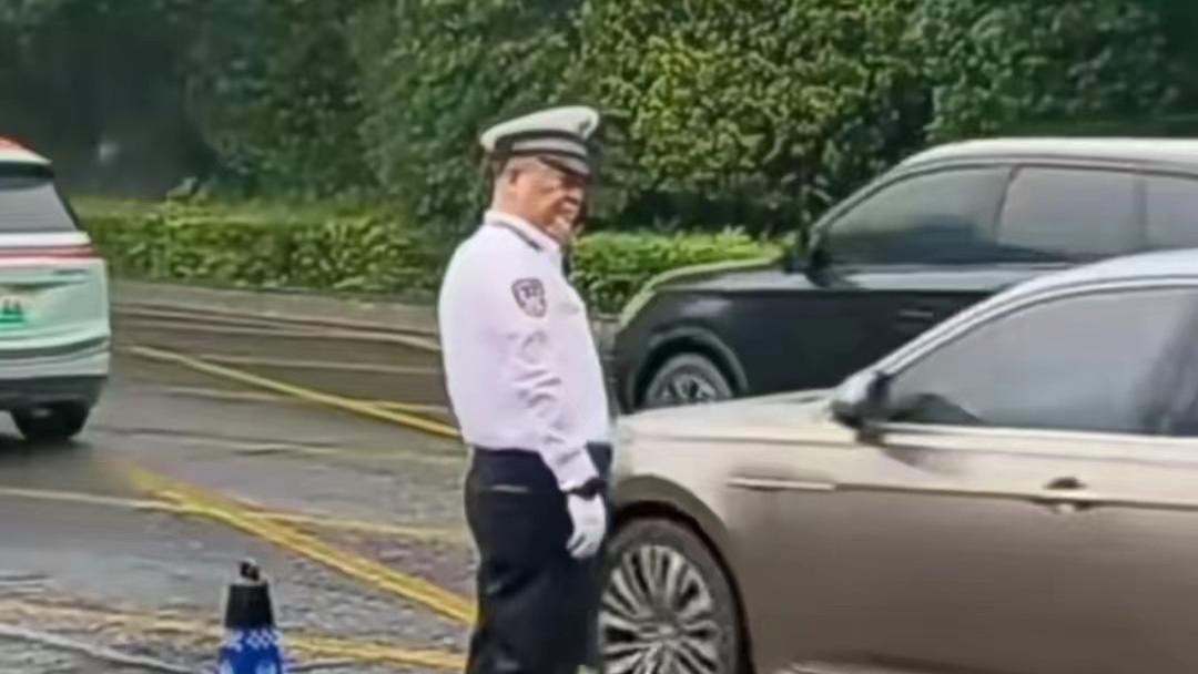 癌症局长指挥高考交通遭网暴？！