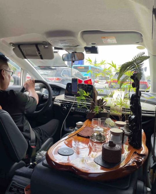 这车好稳啊，到底是怎么固定的
