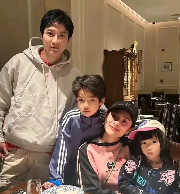 看了刘璇的时间线，才知道她才是人生赢家，体、娱、商不但占全了，还都干出了名堂。