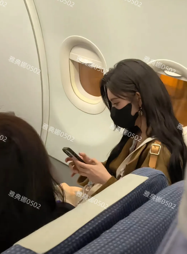 飞机上遇到了孟子义，本人真是个大美女，又瘦又高性格好，眼睛又圆又大太漂亮了，妥妥