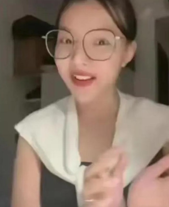 啥？有人一边花着咱的钱，一边骂咱的地盘？这事儿就发生在大学里！一个越南留学生，拿