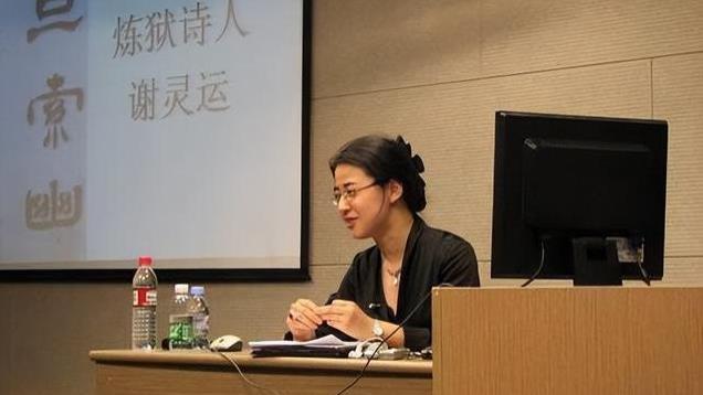 “神童”田晓菲：13岁北大才女，28岁嫁53岁老外，如今怎样了？