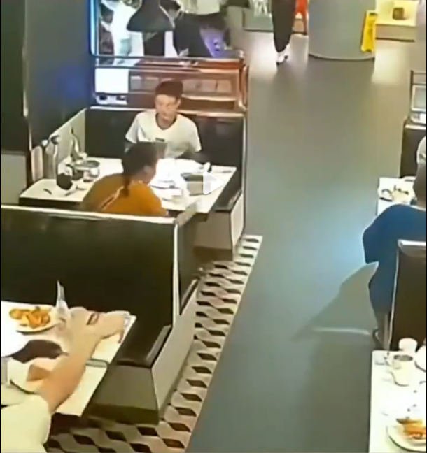 这件事就类似于车道上的开门杀