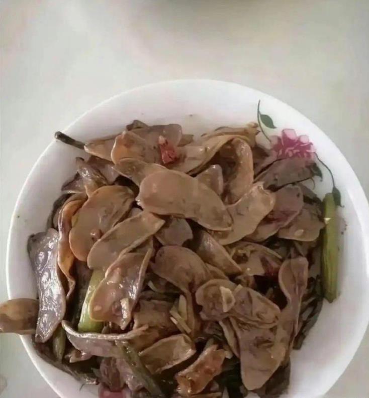 去同事家吃饭吃到的，怪好吃的，有人知道这是什么吗？