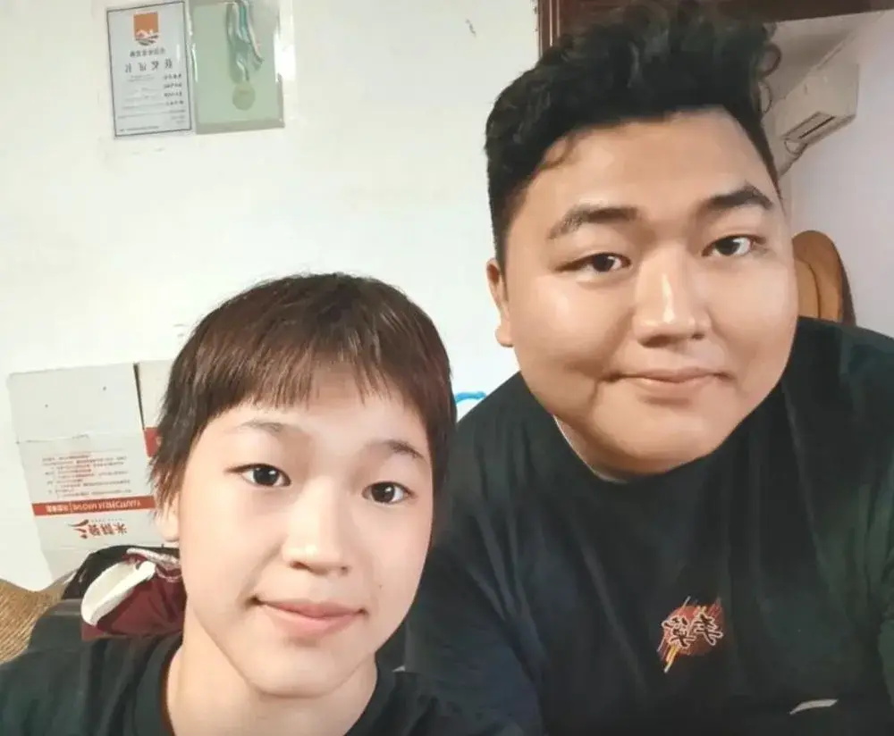 人家用枪逼着你买了？人家用奥运冠军头衔道德绑架你买了？人家有说什么不买就是不支持