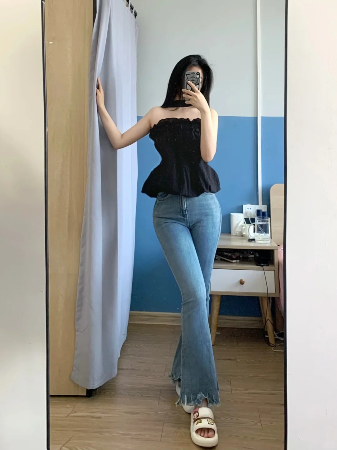 肉腿都给我穿喇叭裤！！！喇门！
超级爱喇叭裤 衣柜里大概有七八条
相比上一条黑色