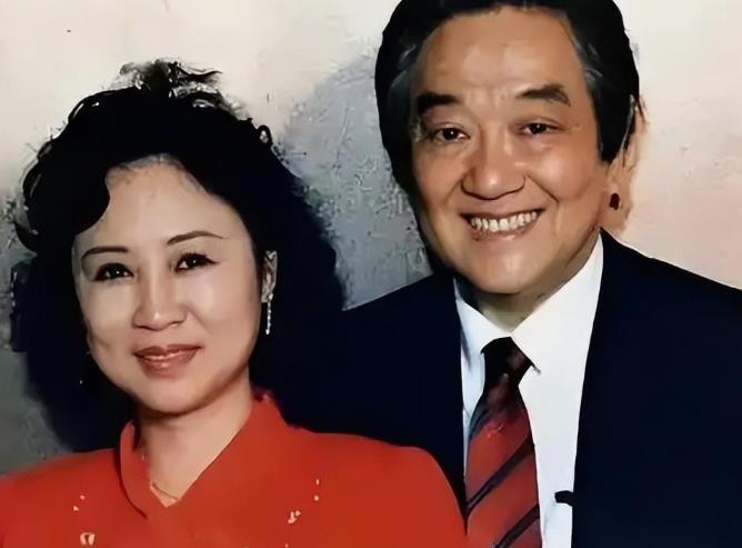 平鑫涛利用了琼瑶的恋爱脑，一生都在一直催她不停地不知疲倦地创作，他原配和子女在坐