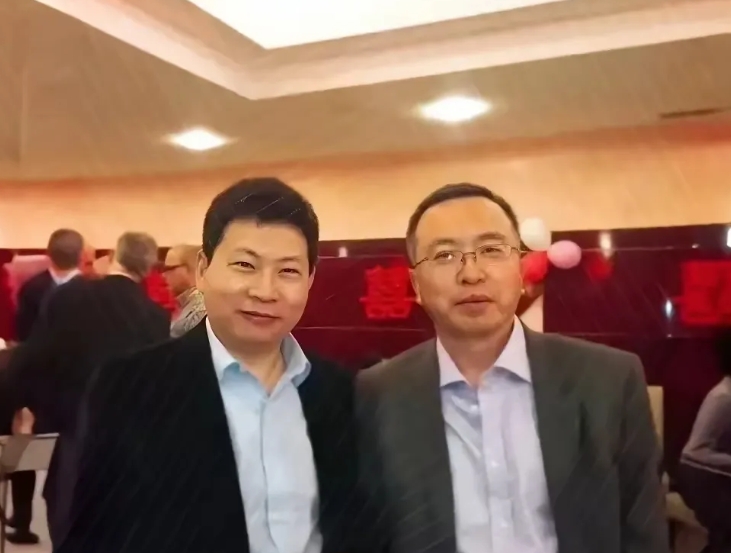 明哥离开荣耀

明哥在荣耀工作20余年，为荣耀独立和发展立下汗马功劳。荣耀即将上