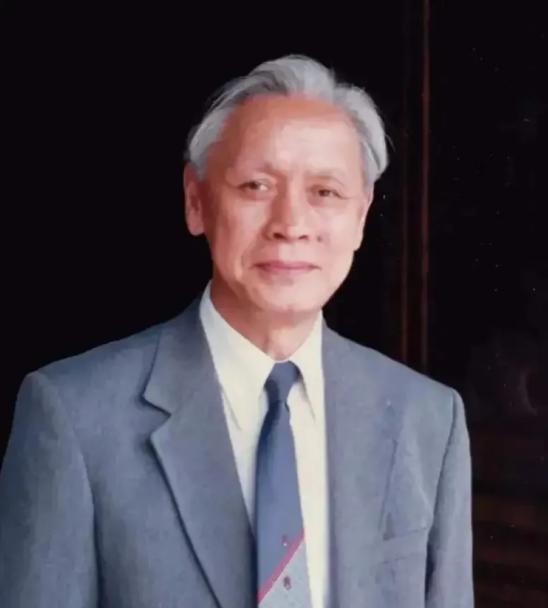 顾方舟给儿子喂疫苗

                             
