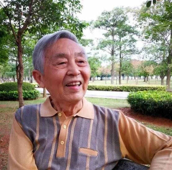 1970年，面对全国麻醉药紧缺的严峻局面，王延涛毅然选择了冒险。他在家中尝试用剧