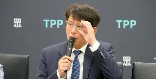 民众党代理主席黄国昌今天批评称，民进党新潮流大佬吴乃仁去年与台北地检署徐名驹等5