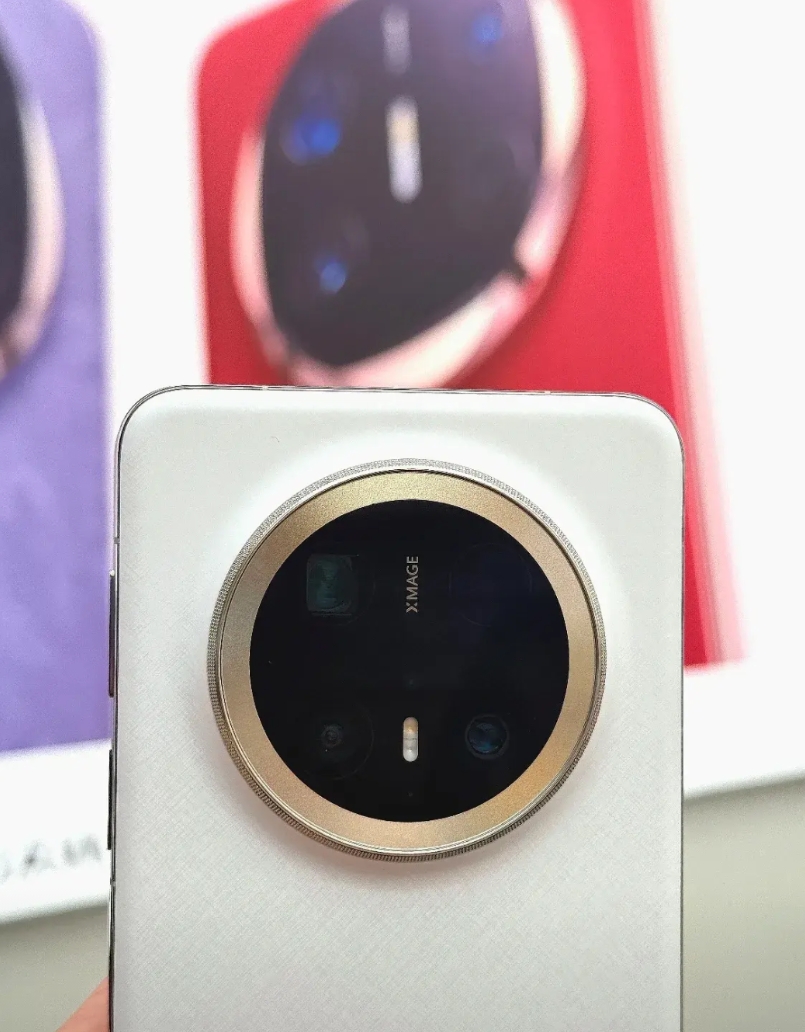 朋友前段时间抢到了一台mate70 pro+，昨天下午我玩了一下，对比了一下我的