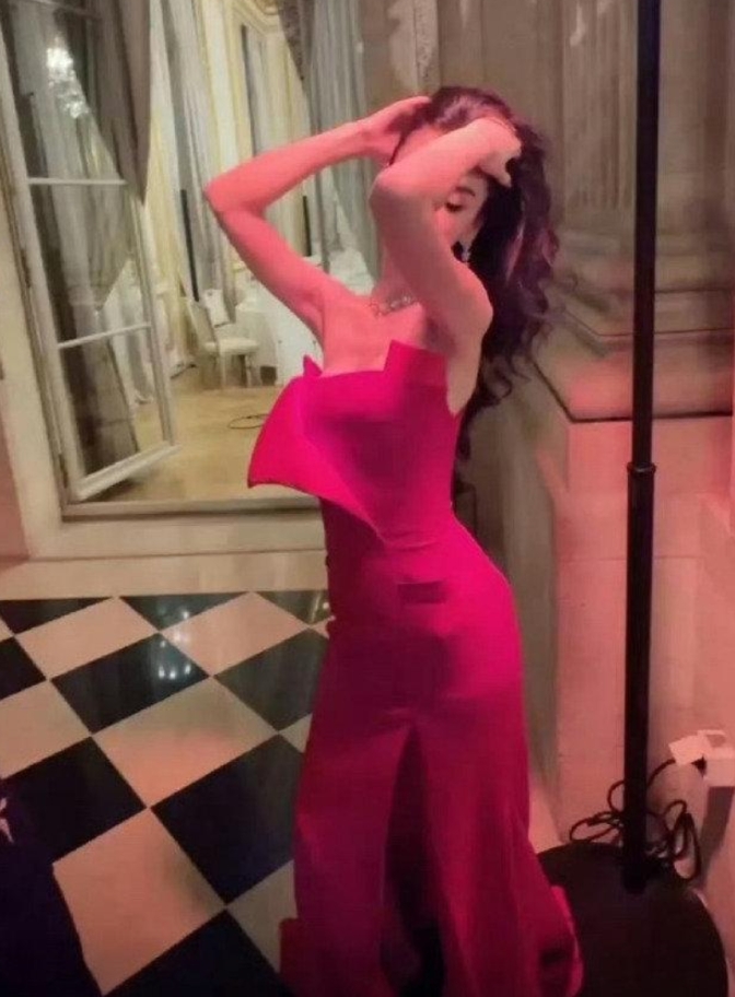 杨颖在疯马秀后拍的照片，引发了不少讨论和质疑，疯马秀没疯，看疯马秀的人疯了