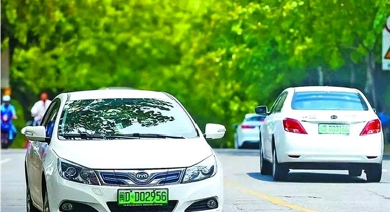 农村人买车和城里人买车，开始反过来了。
大家发现没，现在大部分城里人买车的时候都