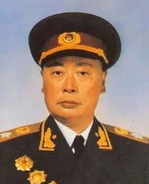 陈毅能参加授衔仪式还是蛮幸运的，1955年共和国第一次授衔时，当时有个规定就是不