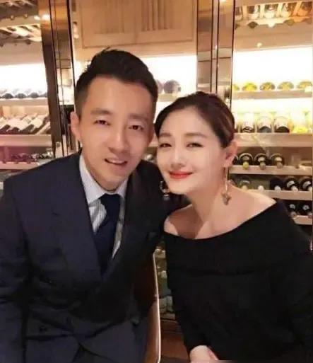 大S去世后，汪小菲删除了老S并取关了她！

汪小菲诚心回台湾处理后事，却被老S利