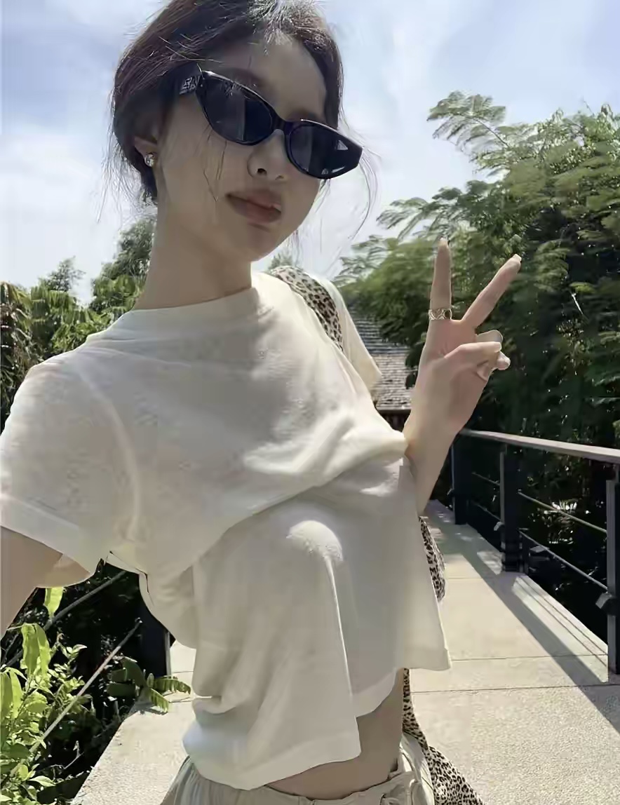 #说一句感悟很深的人生感悟#
表妹今年24岁了，家庭条件不错，长得也很漂亮，但一