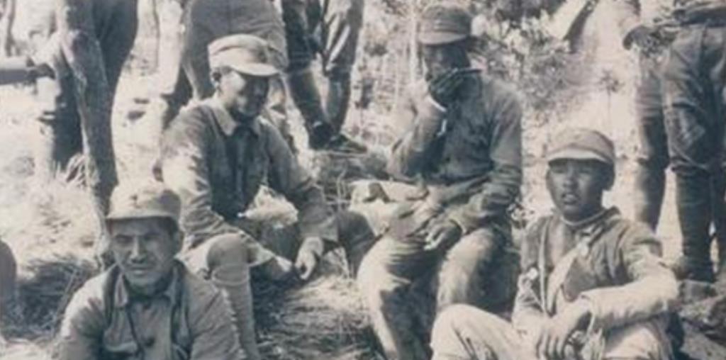 1944年8月，日本兵突然将看守所的大门打开，日本翻译对着9名被折磨到不成人形的