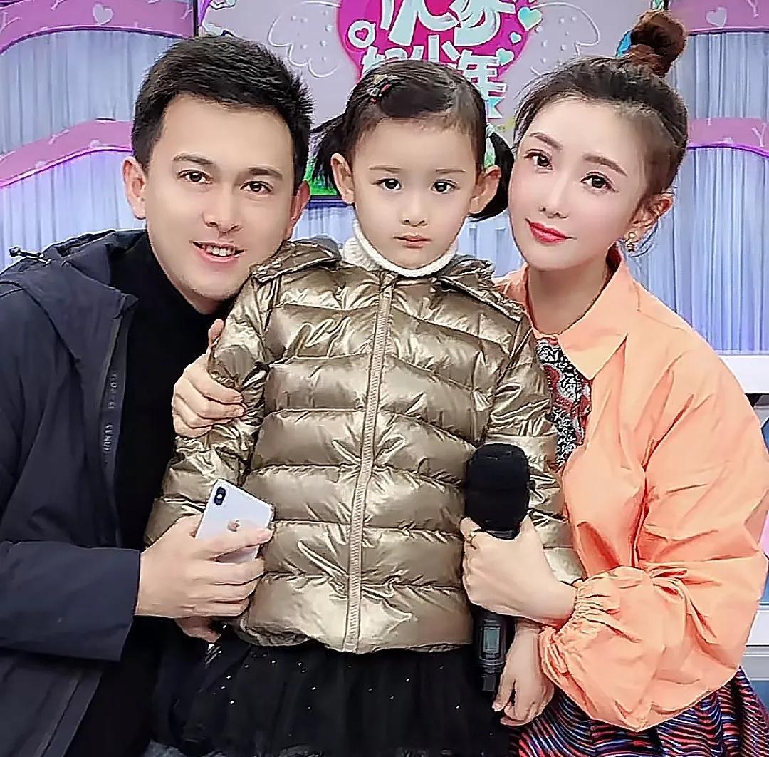 原来他们是夫妻！小时候经常在湖南台看到两人主持节目
今天看视频无意中刷到湖南台主