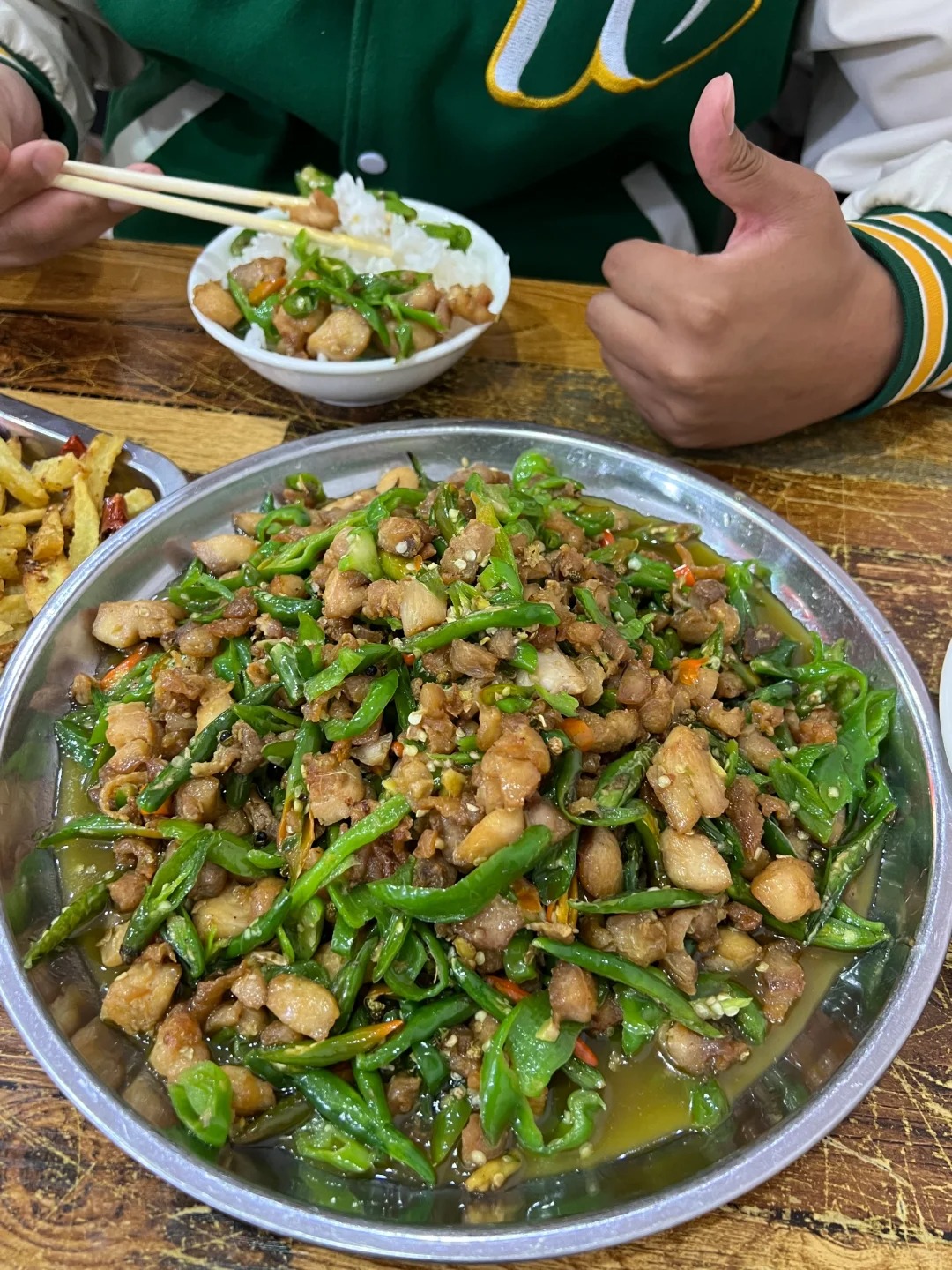 感谢网友！让我成功避开网红店😭好吃便宜
尖椒鸡
火爆洋芋条
好好好下饭！！
本