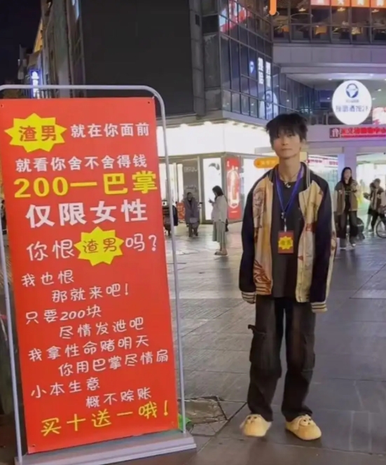 说出去也是靠脸吃饭的呀!