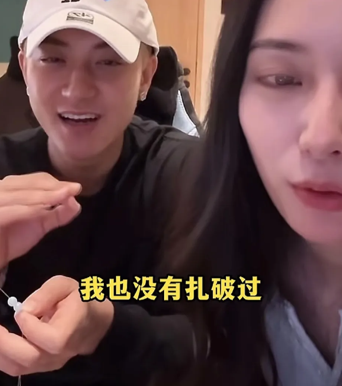 真没把粉丝当外人！黄子韬竟要求妻子徐艺洋直播睡觉给粉丝看！昨晚，黄子韬和妻子直播