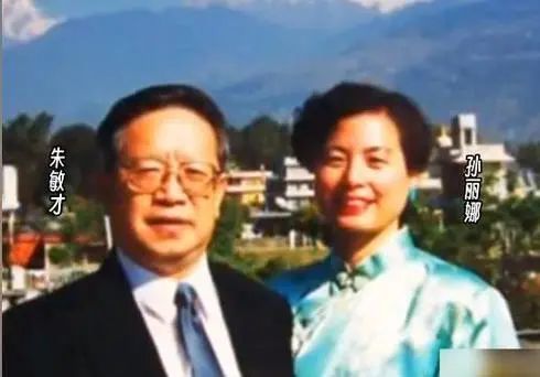 中国外交官退休后携妻离家，杳无音信，10年后一老人被送医，才揭开两人失踪之谜