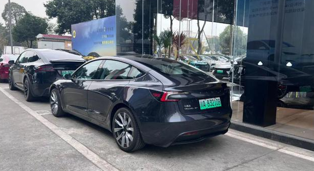3万公里的model 3，售价18万，可以入手吗？
网上都说新能源车贬值特别快，
