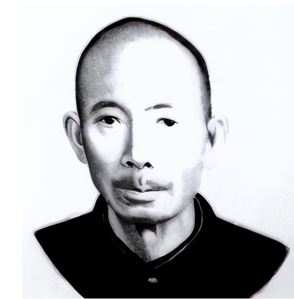 1976年，一位老人在北京军事博物馆参观时，他趁附近没人就想摸一下文物，工作人员