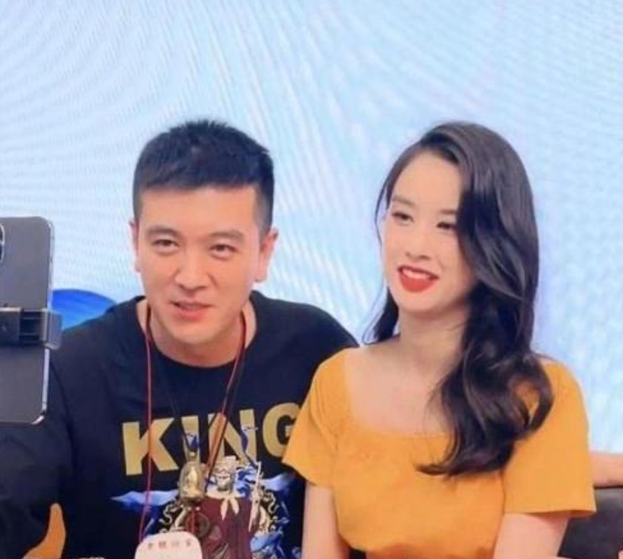 看了综艺“再见爱人”里留几手的视频，发现：
男人可以穷且听话，或有钱且当爹。
但