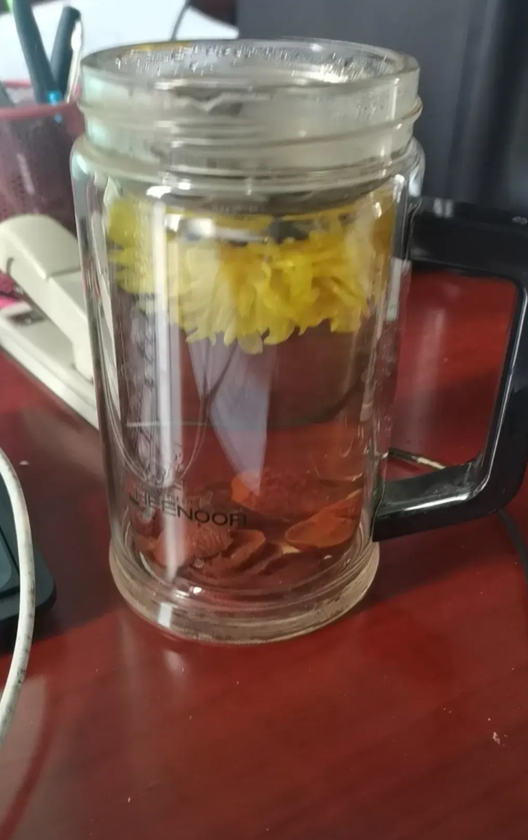 我成天和办公室的对桌聊起，就是上课一定控制好自己的脾气，坚决不打不骂学生，结果还