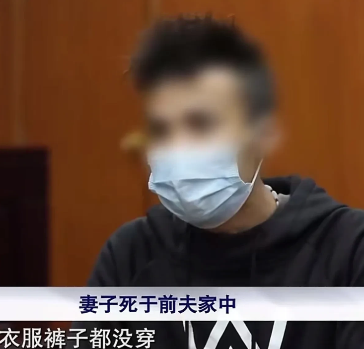 重庆，男子和妻子大吵一架后，妻子一夜未归。次日下午，男子得知，妻子没穿衣服裤子死
