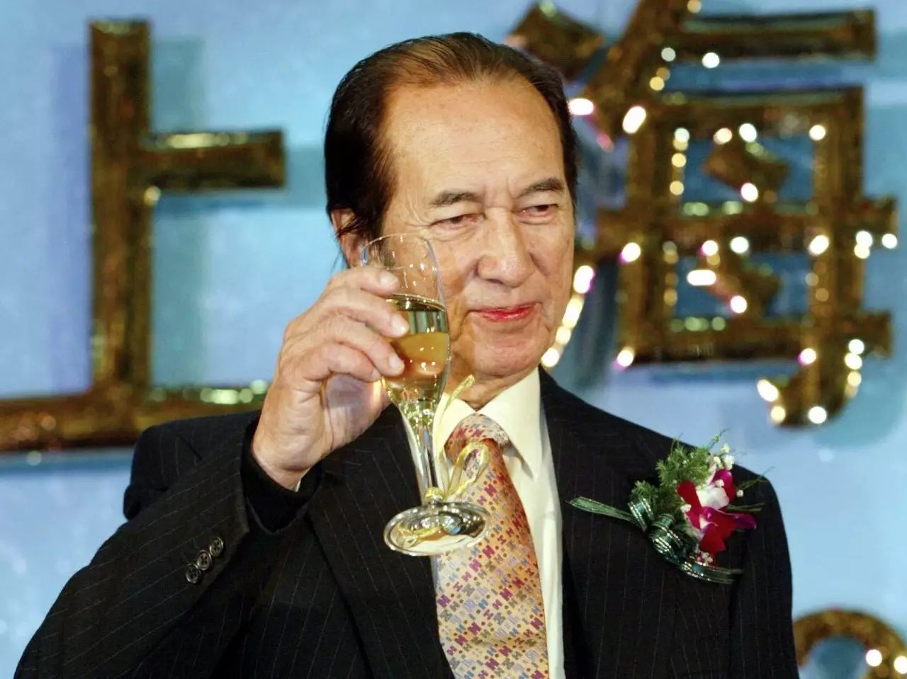 赌王传奇之何鸿燊：商业征程的原点探秘