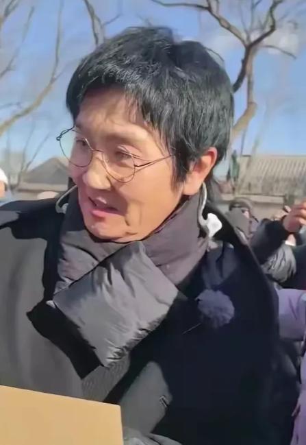 天呐，他怎么越来越姨化了？
要说娱乐圈里变化最大的就是他了。
能够从之前的浑身充
