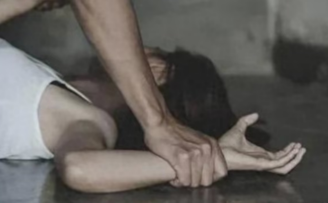 上海虹口，一单亲妈妈找了一男朋友，让人无语的是，男朋友却看上了单亲妈妈11岁的女