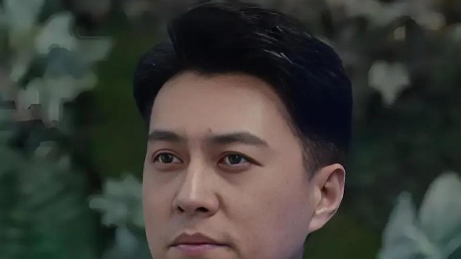 父母离婚，让靳东深受其苦，他却娶了一个离婚的女人