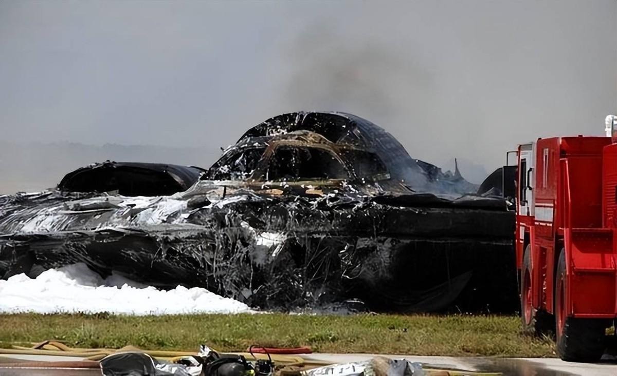 B-2轰炸机3小时打击全球，如今部署关岛，针对之意昭然若揭。为了围堵中国美国可谓