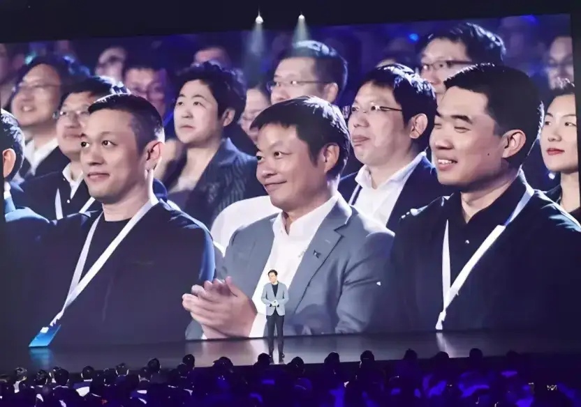 自从小米su7发布以后，小米就已经和其他厂家已经拉开差距了，因为人车家互联现在开