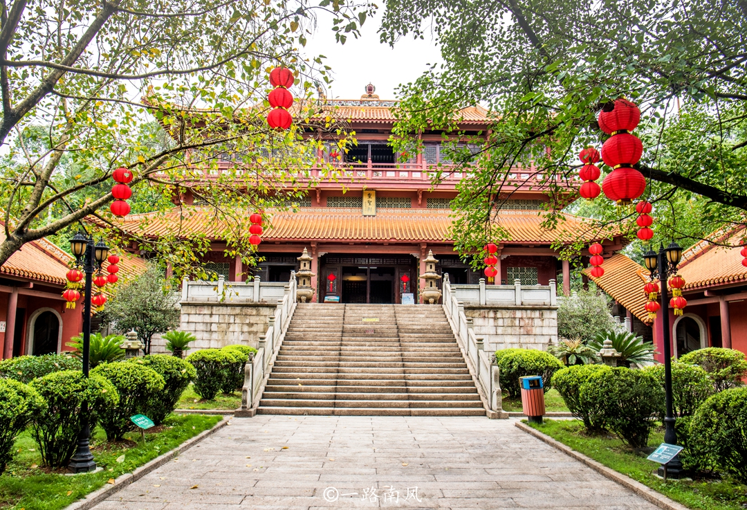 华南最大的孔圣园，耗资达到五千多万，就在佛山三水区