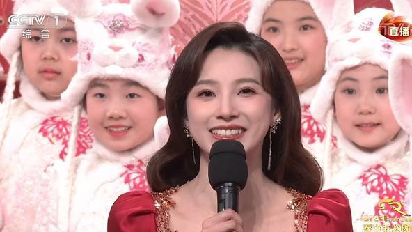 马凡舒连续四年主持央视春晚，背后的故事与新鲜看点!