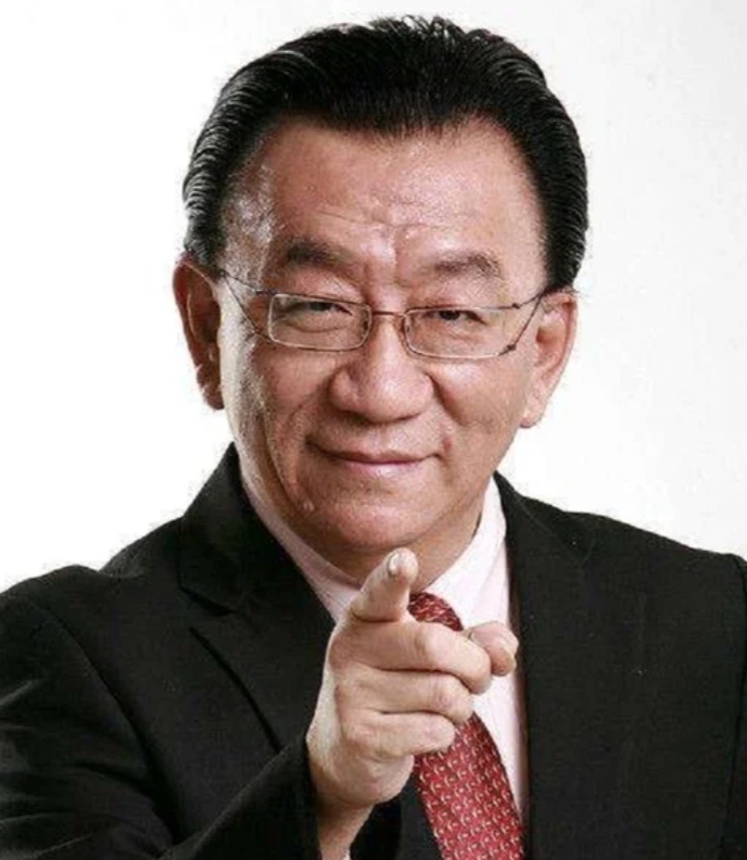 侯耀华直播揭秘：特殊身份成大师兄之谜