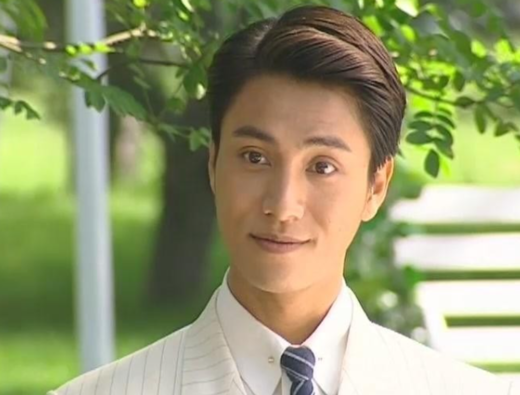 2003 年，《金粉世家》剧组不同意让沙宝亮演唱《暗香》，想让更大牌的齐秦唱，作