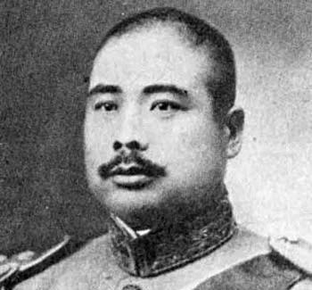 1898年9月，谷良友到保定当兵，和冯玉祥在一个棚。谷良友比冯玉祥大一岁，一米八