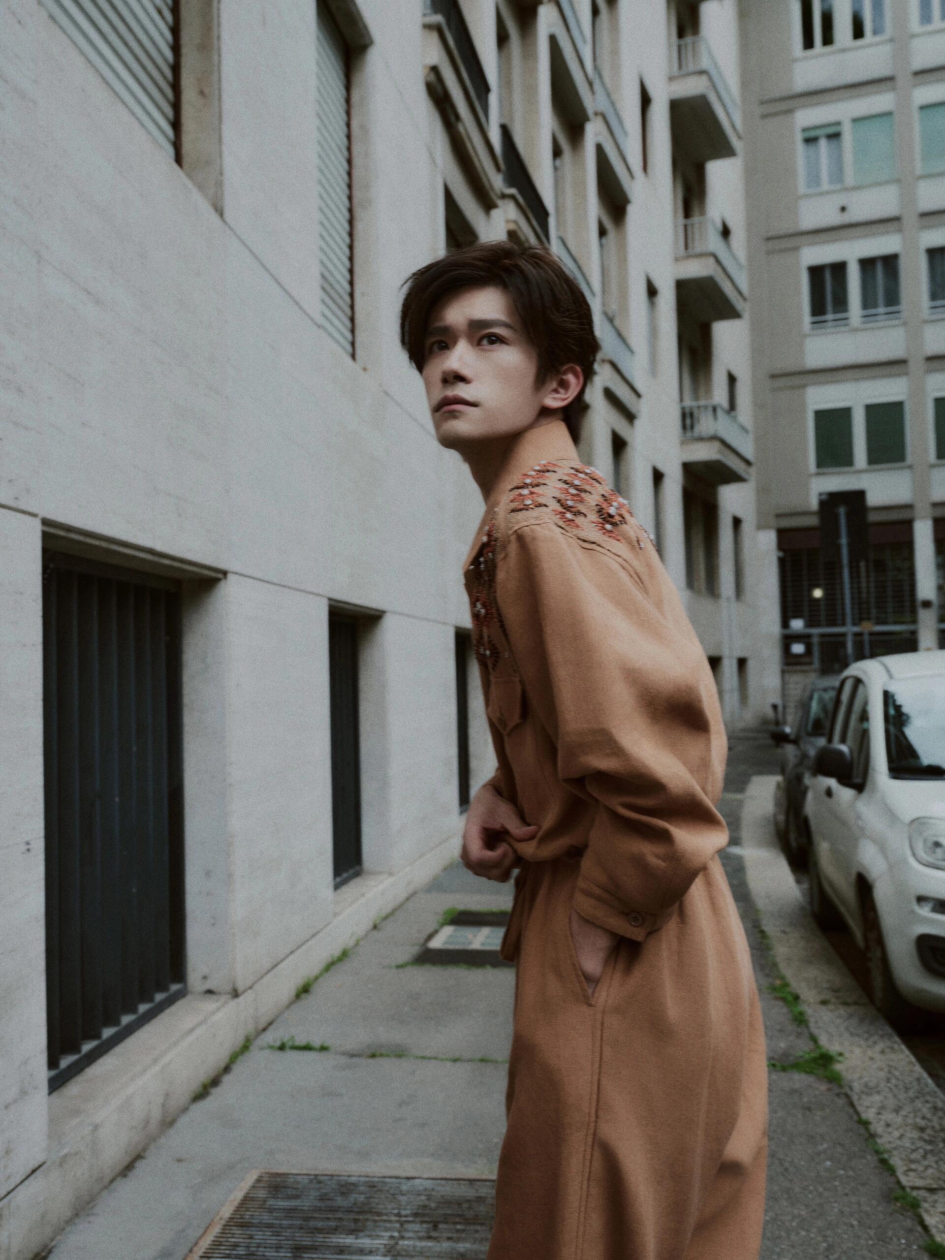 易烊千玺——宝藏男孩